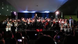 Orchestra playing Bom Natal